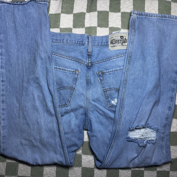 Women’s Levis Silvertab 94 Baggy Light Denim Jeans - Picture 3 of 4